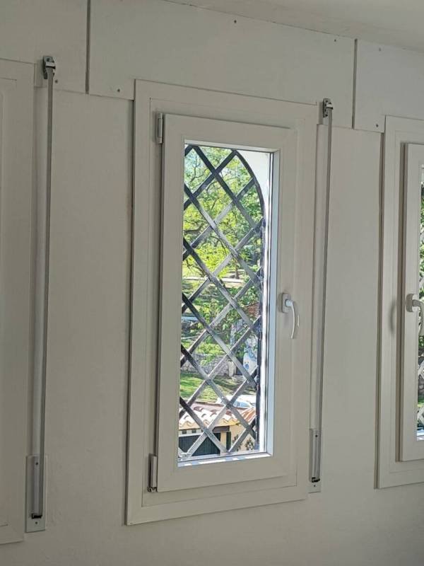 1.despues 3 ventanas en PVC salvando arcos exteriores y conservando cajones de persianas para minimizar costes