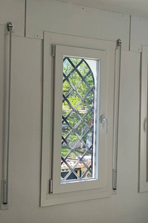 1.despues 3 ventanas en PVC salvando arcos exteriores y conservando cajones de persianas para minimizar costes